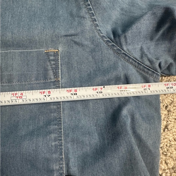 Mountain hardware denim chambray button down shirt Large side pockets hiking - Picture 5 of 9